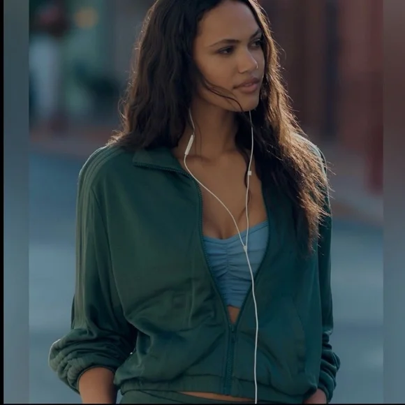 The Upside Roulette Jacket - Picture 2 of 7